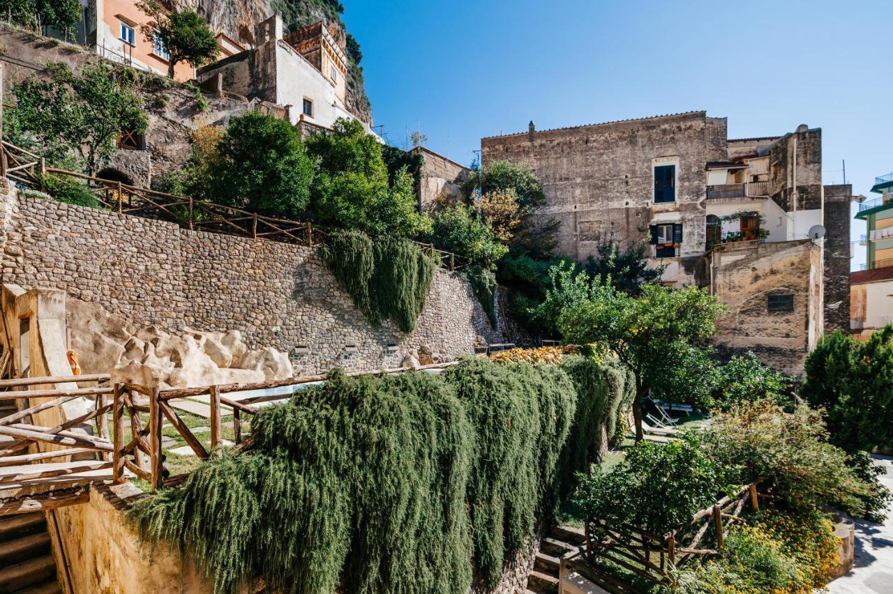 Alojamento de Acomodação e Pequeno-almoço Amalfi Resort 2*